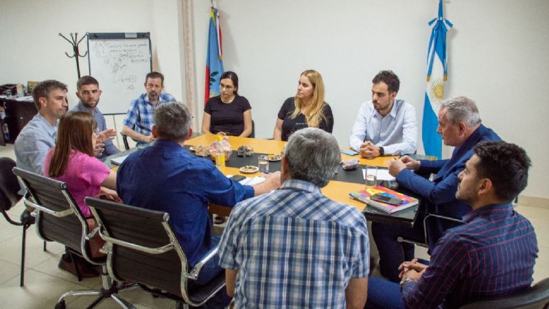 El Gobierno se reunió junto a YPF para avanzar en el desarrollo energético de la provincia
