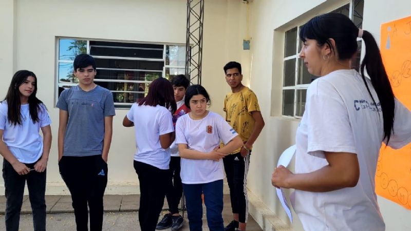 Volvé a la Escuela Catamarca realizó actividades con alumnos de la Escuela Secundaria N°70