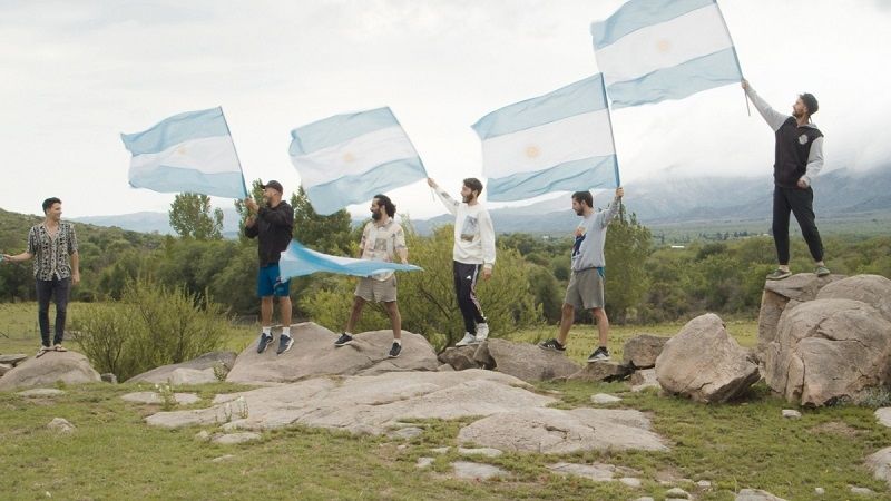 Grupos de amigos conviven “la locura del Mundial”