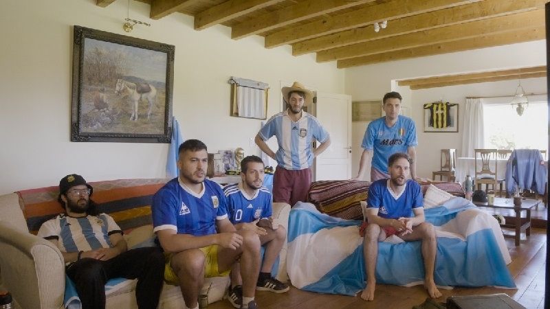 Grupos de amigos conviven “la locura del Mundial”