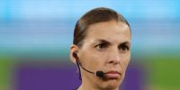 Stephanie Frappart, la primera mujer en dirigir un partido en un Mundial.