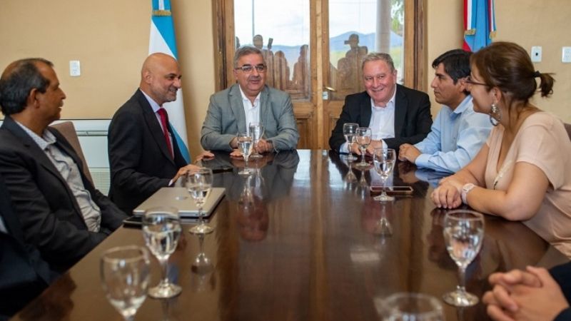 El Gobernador recibió al Embajador de la India y empresarios