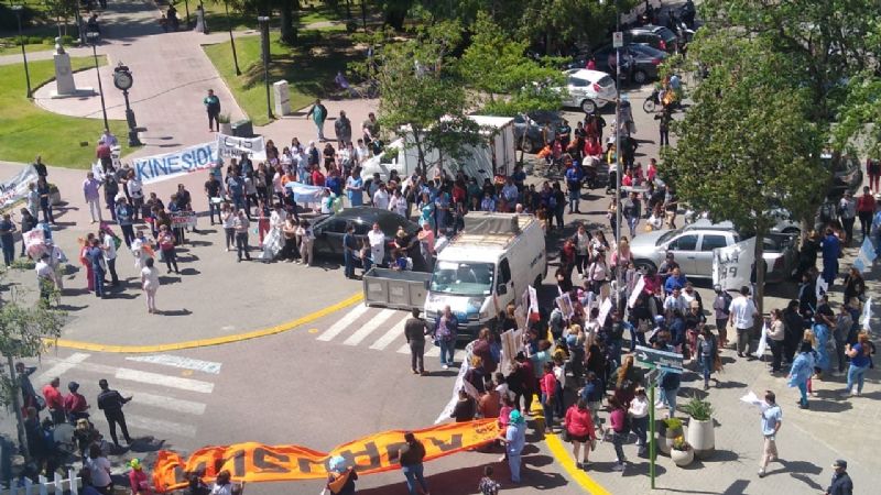 Autoconvocados de la salud marcharon con duras críticas a los diputados