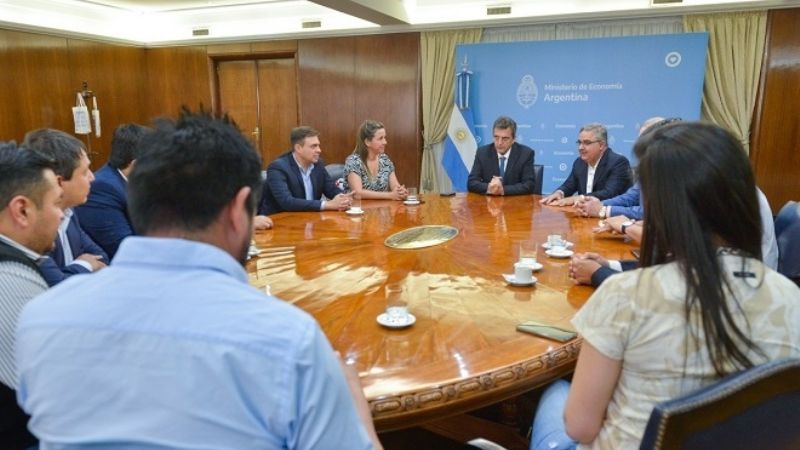 Jalil e intendentes se reunieron con Massa y Neme