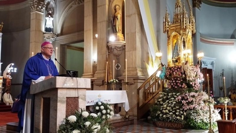 Homenaje de los comunicadores sociales a la Virgen
