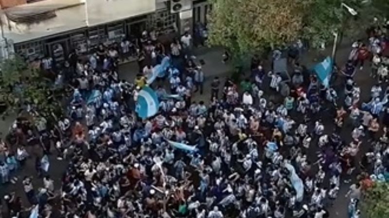 Multitudinario festejo en la Plaza 25 de Mayo