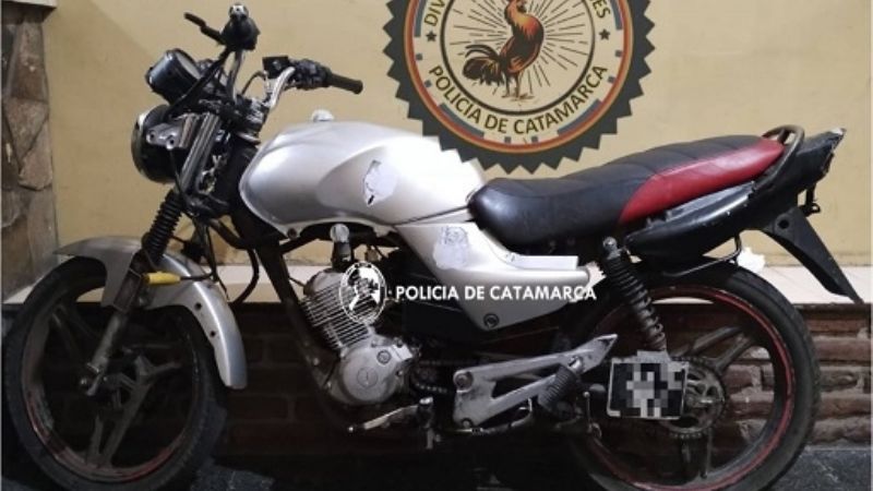 Recuperan dinero, secuestran una moto y arrestan a un hombre