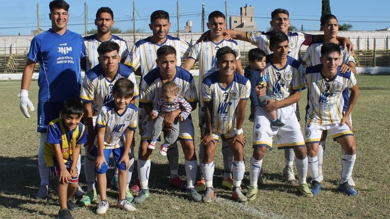 Nuevo éxito “Divino” y empate en la “B” de la Capital