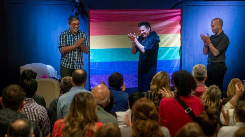 Noche de teatro: "Tengo tetas, tengo pito y talento"