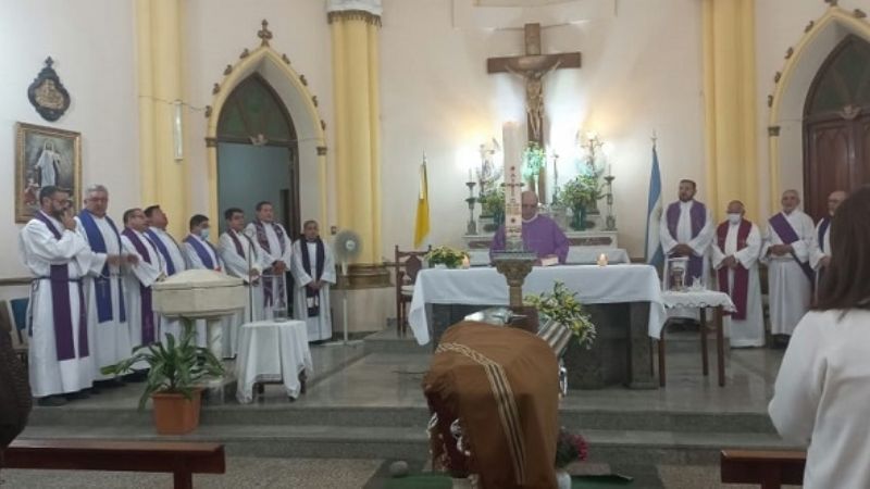 Un sentido último adiós le tributaron al padre Juan Orquera