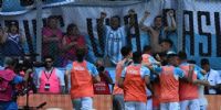 LOS JUGADORES de Racing van a ofrendarle este logro a sus hinchas, en San Luis.