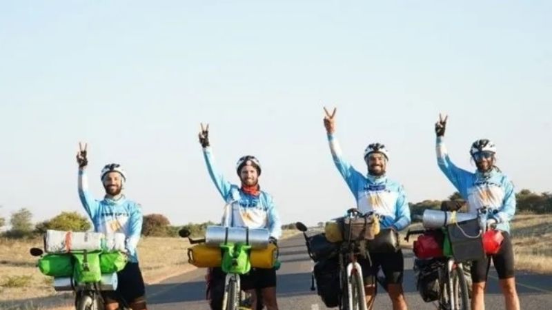 Están en Qatar los argentinos que recorrieron 10.000 Kms. en bicicleta