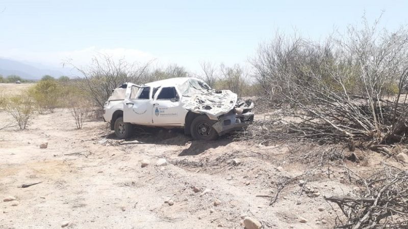 Volcó una camioneta del Ministerio de Salud