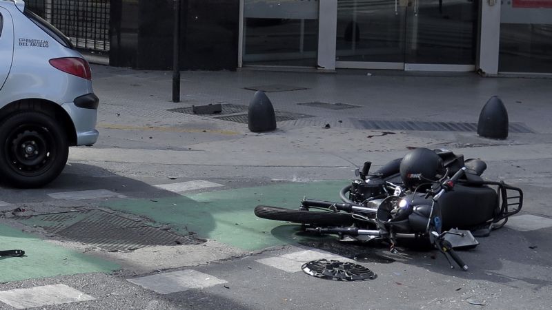 Una mujer lesionada tras un siniestro vial