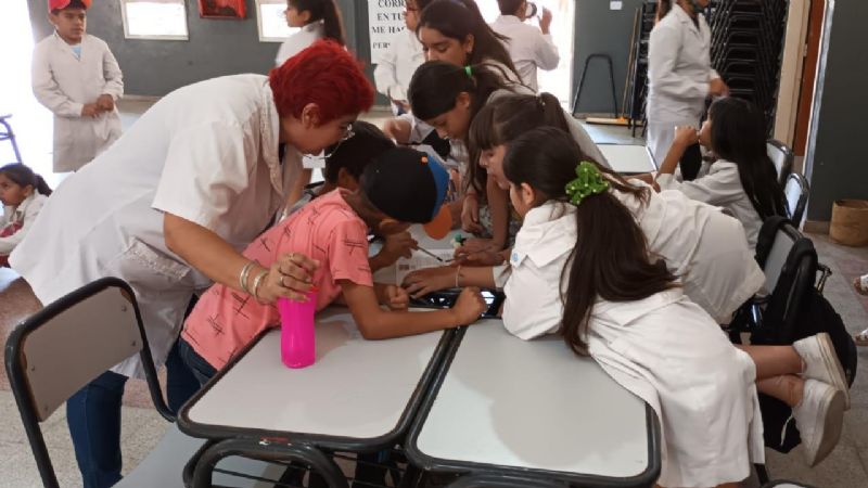 Educación desarrolló el taller “AJEDU” en la Escuela N°196