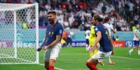 GIROUD celebra el segundo de Francia, tras preciso centro de Griezmann.