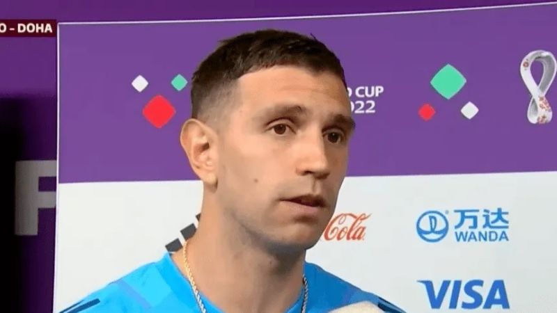 “Dibu” Martínez respondió a las provocaciones de Van Gaal