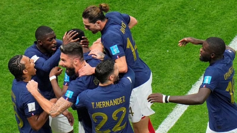 Francia a semifinales, tras vencer 2-1 a Inglaterra
