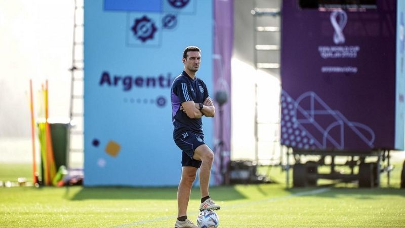 A puertas cerradas, Scaloni evalúa a Di María y De Paul