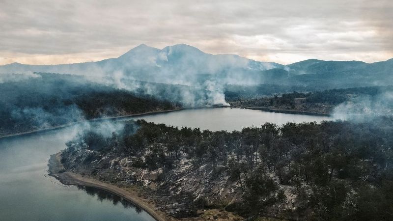 Tierra del Fuego en llamas: los vecinos piden un avión hidrante urgente