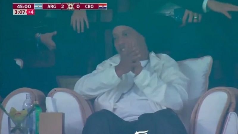 La reacción de Ronaldinho ante el gol de Julián Álvarez