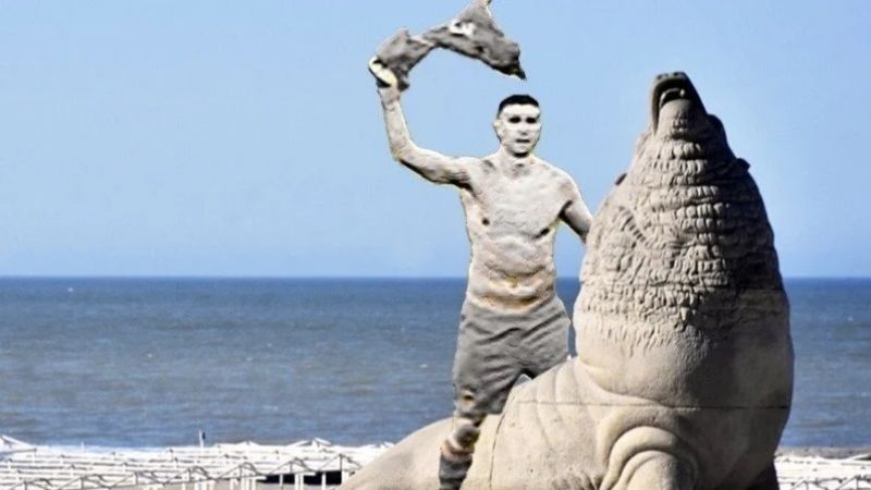 Promueven una estatua del “Dibu” a “cocochito” de un lobo marino