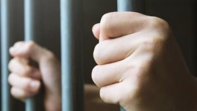 Detenido tras agredir verbalmente a su pareja