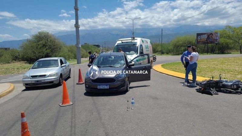 Colisión en rotonda de avenida Recalde
