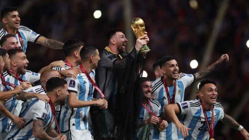 Asueto nacional el martes y el balcón de la Rosada a disposición