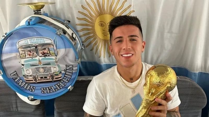 La fiesta con la Copa del Mundo en el avión de regreso
