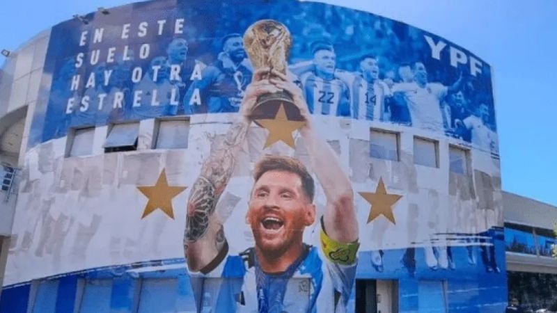Mural de YPF en la AFA para recibir a los campeones del mundo