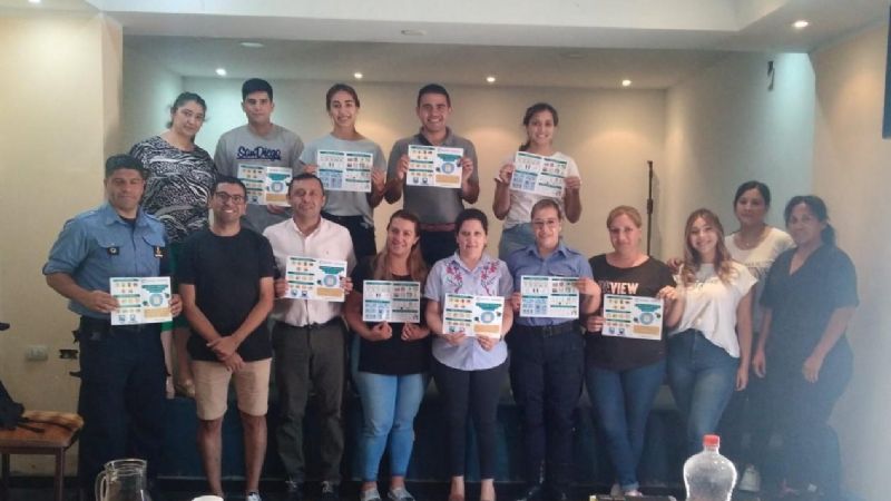 Educación capacitó a personal de la policía en lengua de señas