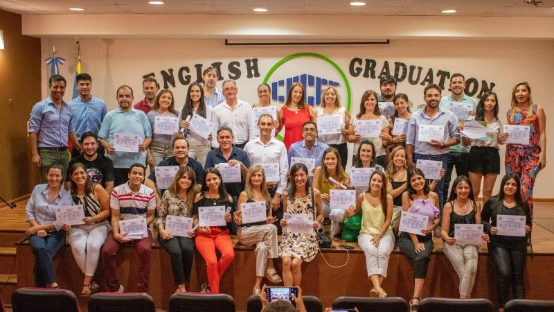 Ciencias Económicas entregó certificados a alumnos de inglés