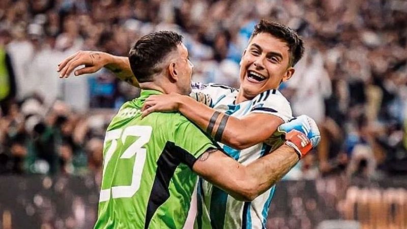 Dybala y el consejo del “Dibu” en los penales ante Francia