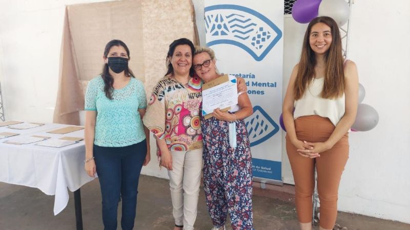 Entrega de certificados a usuarios de Salud Mental
