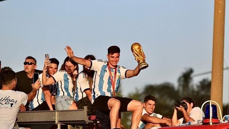 Show de Julián Álvarez con “Los Caligaris”, en Calchín