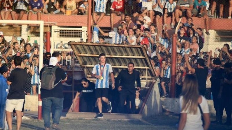 Show de Julián Álvarez con “Los Caligaris”, en Calchín