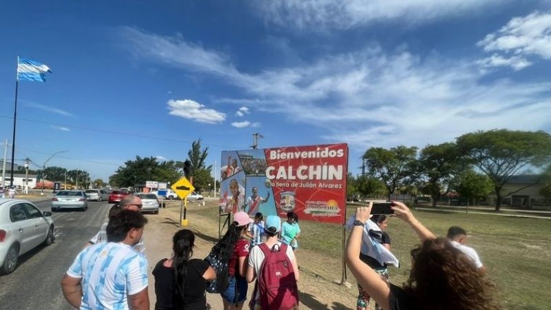 Show de Julián Álvarez con “Los Caligaris”, en Calchín