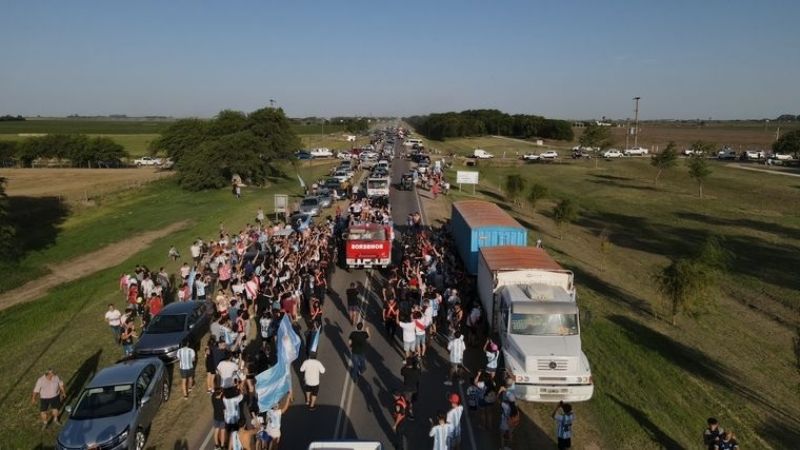 Show de Julián Álvarez con “Los Caligaris”, en Calchín
