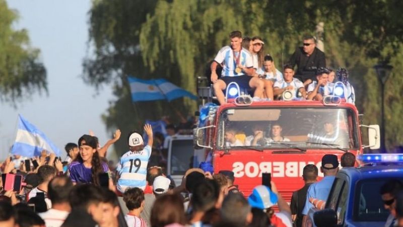 Show de Julián Álvarez con “Los Caligaris”, en Calchín