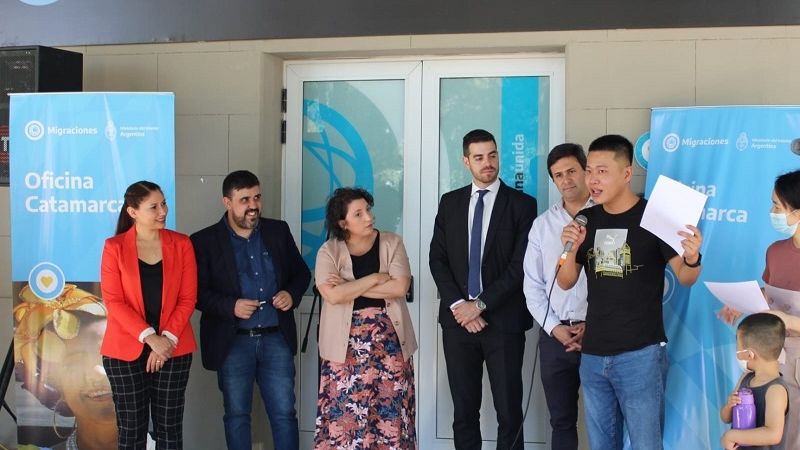 Extranjeros recibieron disposiciones para obtener sus DNI argentinos