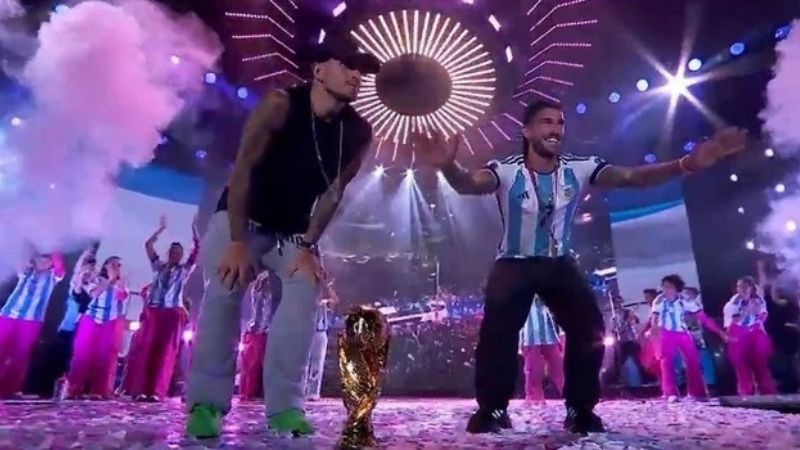 De Paul y Paredes celebraron en el show de Tini Stoessel