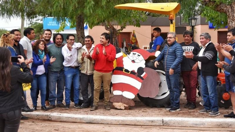 Productores de Salado recibieron un tractor para el trabajo de la tierra