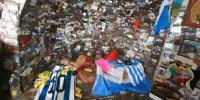 LA DIFUNTA CORREA cubierta con la Bandera Argentina y la camiseta de Messi.