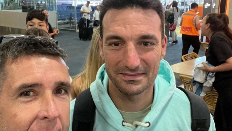 Scaloni volvió a Mallorca y desató una locura en Ezeiza
