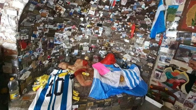 "Chiqui" Tapia llevó la Copa del Mundo a la Difunta Correa