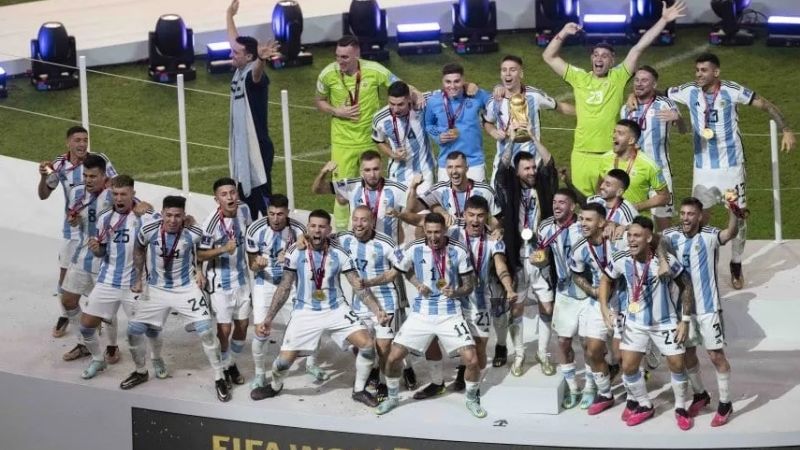 Dos amistosos para celebrar el Mundial con la gente