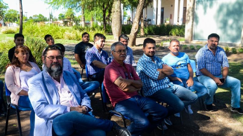 El ministro Miranda entregó matrículas a nuevas cooperativas