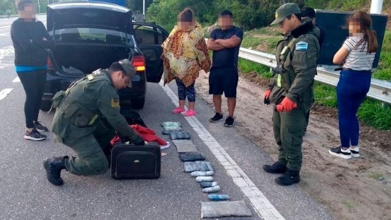 Tres detenidos que transportaban marihuana dentro de valijas