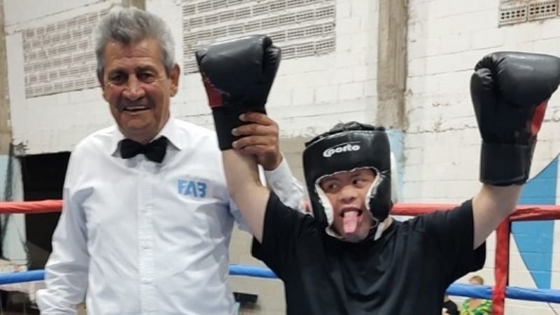 Gabriel “el Veloz” Quiroga ganó por nocaut en el 2do.